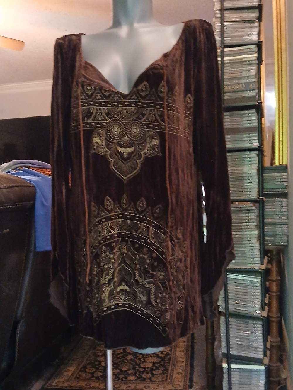 Velvet Long-Sleeve Embroidered Dress - Brownish/Purple, Sz.L